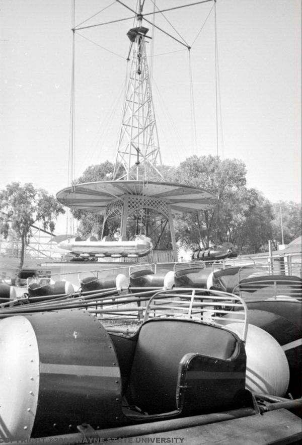 Walled Lake Amusement Park - RIDE WITH SWING IN BACKGROUND